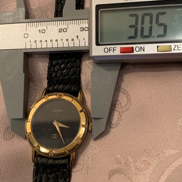 SALE! Vintage GUCCI - 3100J Swiss Quartz Watch. Black & 18K Goldplate - Picture 4 of 10